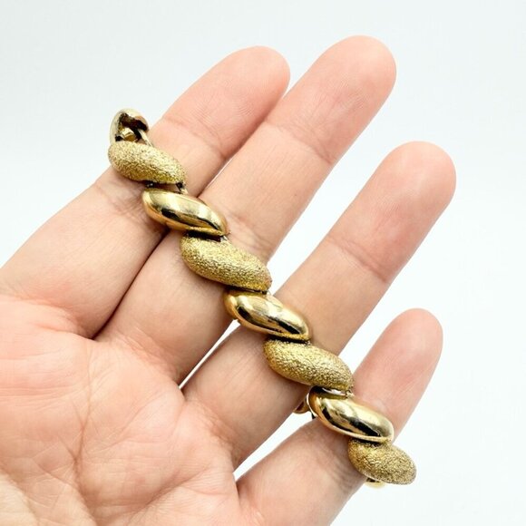 Vintage Gold Tone Chain Link Bracelet - Picture 1 of 6